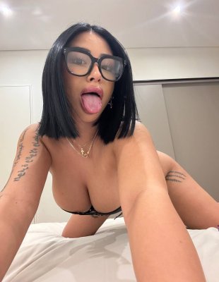 Leyla Amari    OnlyFans -    